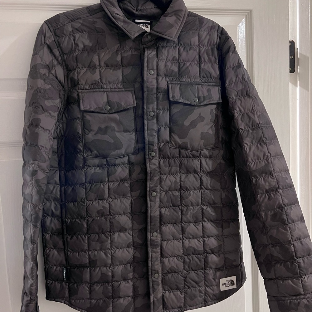 New mens Thermoball North Face jacket in camo size M